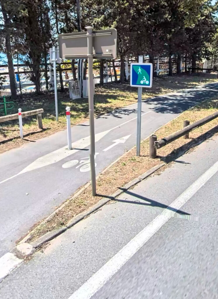 Poteaux sur les pistes cyclables