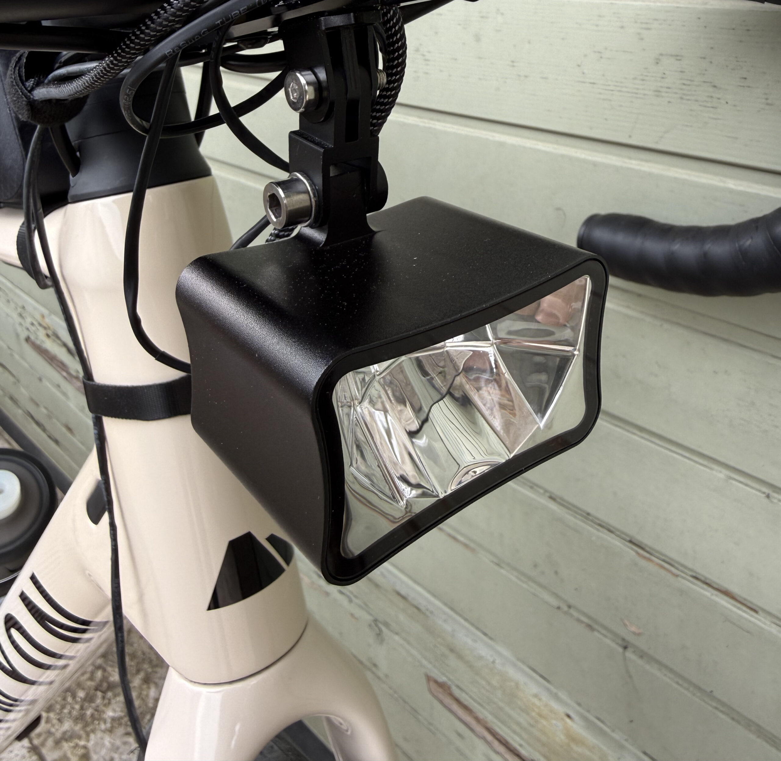 Test de la lampe dynamo Igaro C1